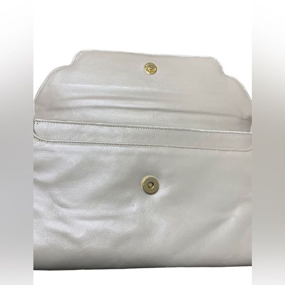 Etienne Aigner cream taupe color leather handbag purse with gold accents - Picture 14 of 16